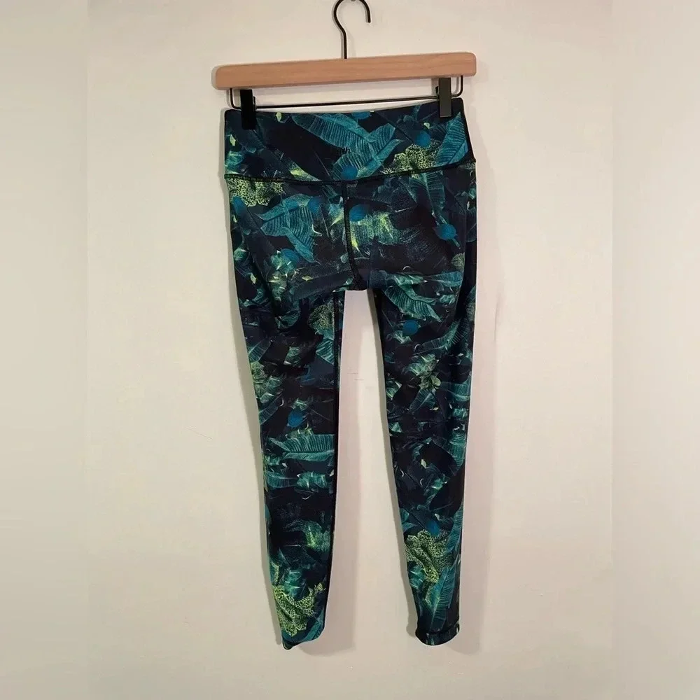 WITH Wear It To Heart Reversible Print Leggings Size Small Navy/Jungle Print EUC